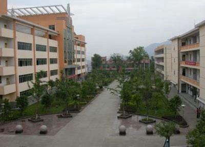 2025年初中生可以读的思茅新能源汽修学校